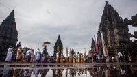 Melihat Prosesi Tawur Agung Kesanga di Candi Prambanan