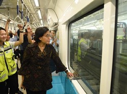 Sore-sore Sri Mulyani Ajak Pejabat Kemenkeu Jajal MRT