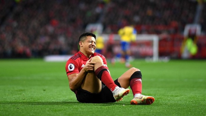 MANCHESTER, ENGLAND - MARCH 02: Alexis Sanchez of Manchester United reacts during the Premier League match between Manchester United and Southampton FC at Old Trafford on March 02, 2019 in Manchester, United Kingdom. (Photo by Shaun Botterill/Getty Images)