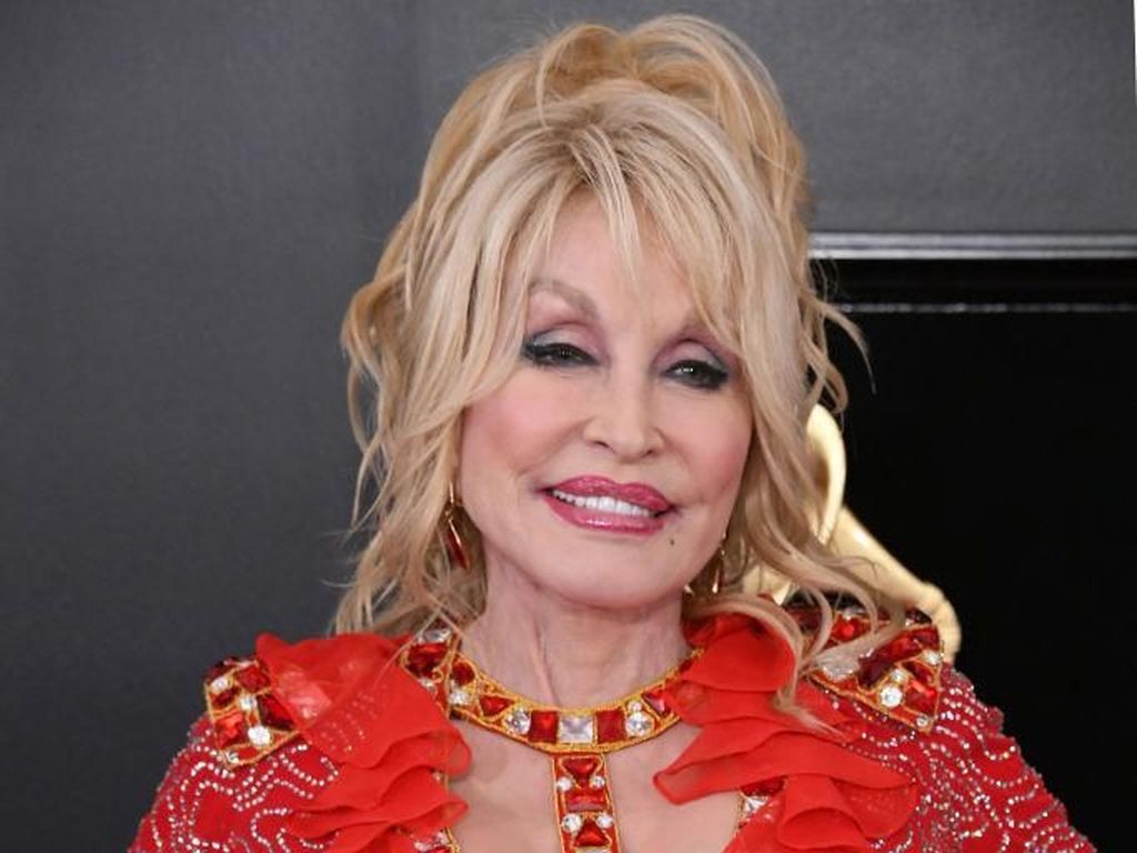 Dolly Parton Tolak Patung Dirinya Dipajang di Gedung Capitol Tennessee Dolly Parton Tolak Patung Dirinya Dipajang di Gedung Capitol Tennessee