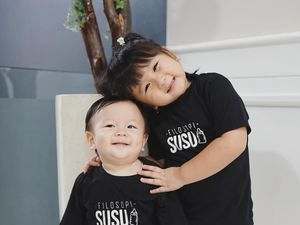 Hubungan Menggemaskan Selebgram Cilik Moonella dengan Sang Adik Hubungan Menggemaskan Selebgram Cilik Moonella dengan Sang Adik