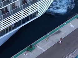 Remaja Naik Kapal Pesiar Duluan, Tinggalkan Orang Tua yang Sibuk Belanja