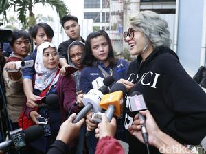 Syahrini dan Reino Nikah, Nikita Mirzani Sebut Aisyahrani Jilat Ludah Sendiri Syahrini dan Reino Nikah, Nikita Mirzani Sebut Aisyahrani Jilat Ludah Sendiri