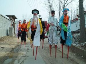 Potret Pemain Egrang di China, Gajinya Ratusan Juta