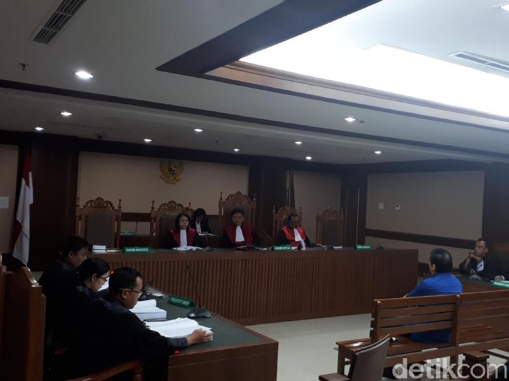 Kasus Bantu Pelarian Eddy Sindoro, Lucas Dituntut 12 Tahun Penjara Kasus Bantu Pelarian Eddy Sindoro, Lucas Dituntut 12 Tahun Penjara