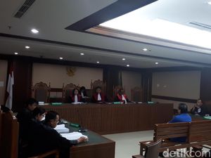 Kasus Bantu Pelarian Eddy Sindoro, Lucas Dituntut 12 Tahun Penjara Kasus Bantu Pelarian Eddy Sindoro, Lucas Dituntut 12 Tahun Penjara