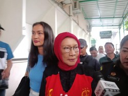 Didampingi Atiqah Hasiholan, Ratna Sarumpaet Tiba di PN Jaksel