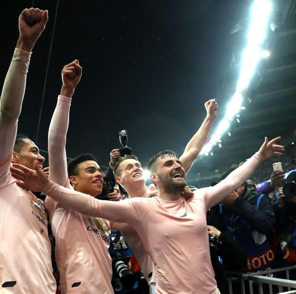 MU Babak Belur ke Paris, Pulangnya Pesta