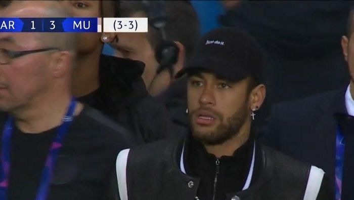 Mimik wajah Neymar saat Manchester United unggul 3-1 di injury time. (Foto: Istimewa) Mimik wajah Neymar saat Manchester United unggul 3-1 di injury time. (Foto: Istimewa)