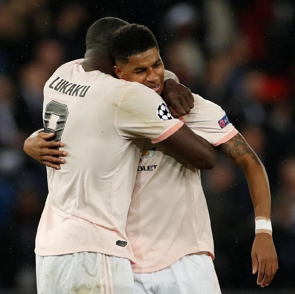 Rayakan Comeback MU, Pogba Ganggu Sesi Wawancara Rashford-Lukaku