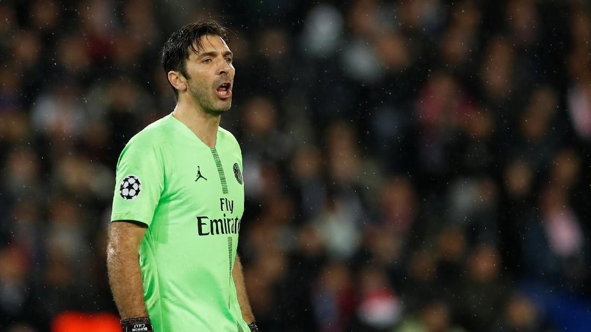 Gianluigi Buffon meninggalkan Paris Saint-Germain. (Foto: Christian Hartmann/Reuters)