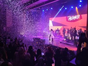 Kejutan di Konser Yura Yunita, Balada Sirkus hingga Aksi Kolaborasi Manis Kejutan di Konser Yura Yunita, Balada Sirkus hingga Aksi Kolaborasi Manis