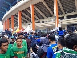 Pelatih Persib Diserang Oknum Bobotoh