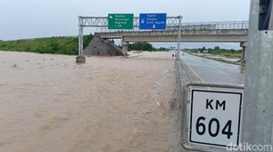 Ditutup, Ini Penampakan Tol Madiun yang Kebanjiran