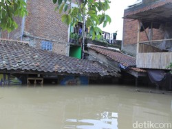 Banjir Rendam Kabupaten Bandung, Tinggi Air Mencapai Atap Rumah