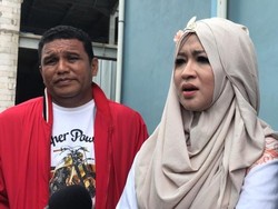 Ditipu Oleh Biro Umrah, Okie Agustina Klaim Rugi Puluhan Juta