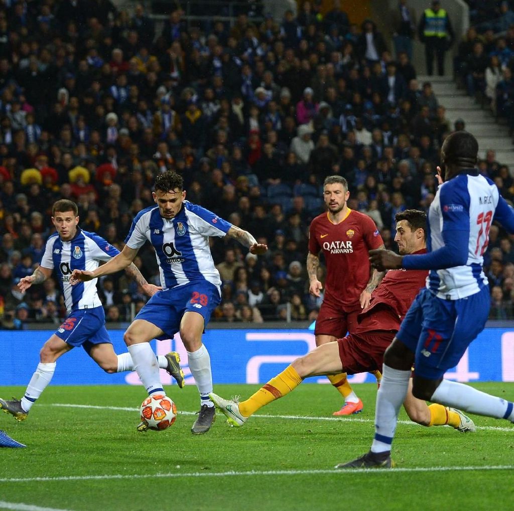 Roma Imbangi Porto di Babak Pertama