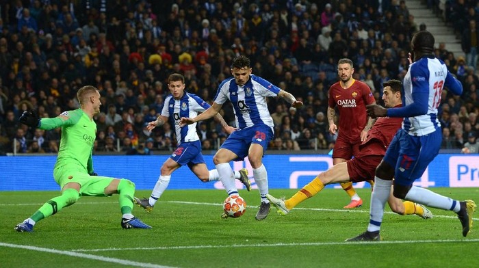 Roma Imbangi Porto di Babak Pertama
