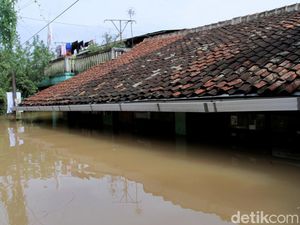 Banjir di Kabupaten Bandung Mencapai Atap Rumah