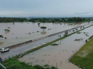 Desain Drainase yang Salah Dianggap Penyebab Tol Madiun Banjir Desain Drainase yang Salah Dianggap Penyebab Tol Madiun Banjir