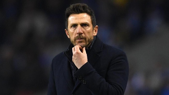 PORTO, PORTUGAL - MARCH 06:  Eusebio Di Francesco, Manager of AS Roma during the UEFA Champions League Round of 16 Second Leg match between FC Porto and AS Roma at Estadio do Dragao on March 06, 2019 in Porto, Portugal. (Photo by Octavio Passos/Getty Images)