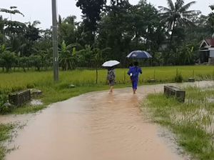 Takut Banjir 2017 Terulang, Puluhan Warga Pacitan Pilih Ngungsi Takut Banjir 2017 Terulang, Puluhan Warga Pacitan Pilih Ngungsi