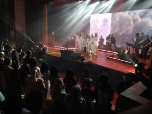 Yura Yunita Undang Teman-teman Tunanetra Bernyanyi Bersama di Konser Merakit Yura Yunita Undang Teman-teman Tunanetra Bernyanyi Bersama di Konser Merakit