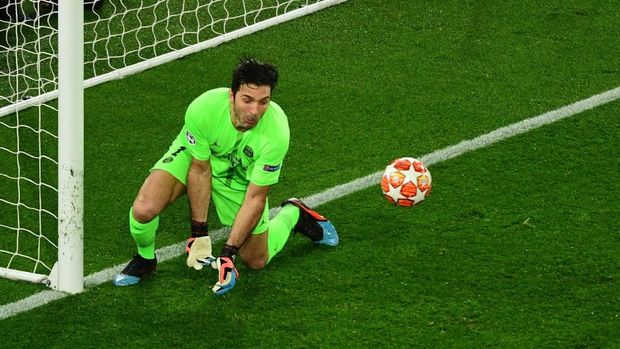Musim lalu Buffon sempat berlabuh ke PSG.