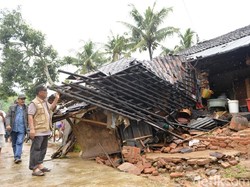 Khawatir Musibah Banjir Terulang, Belasan KK di Pacitan Mengungsi