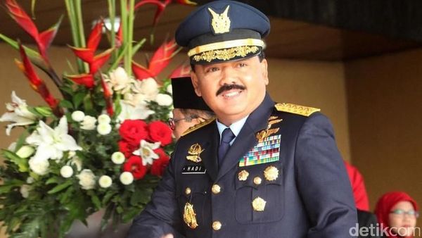 Potret Panglima TNI Hadi Tjahjanto Saat Makan Siang Bersama Jokowi hingga Makan Nasi Padang