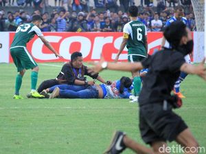 Kalah dari Persebaya, Bobotoh Ngamuk Sampai Masuk Lapangan