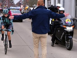 Pembalap Sepeda Putri Dihentikan karena Lebih Cepat dari Pembalap Putra