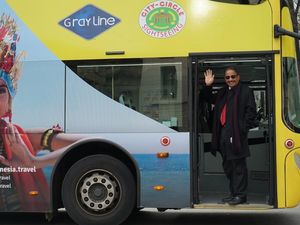 Foto: Tari Gandrung Banyuwangi Nempel di Bus Pariwisata Jerman