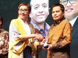 Sekjen MPR Dapat Penghargaan Sebagai Birokrat Teladan