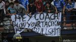 Kalah dari Persebaya, Bobotoh Ngamuk Sampai Masuk Lapangan