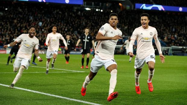 Marcus Rashford merayakan gol penalti ke gawang PSG.