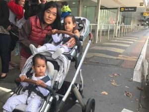 Kembar Siam Bhutan Pulang dari Australia Setelah Empat Bulan di Melbourne