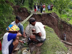 Jalan Desa di Gunungkidul Longsor, Puluhan Warga Terisolir