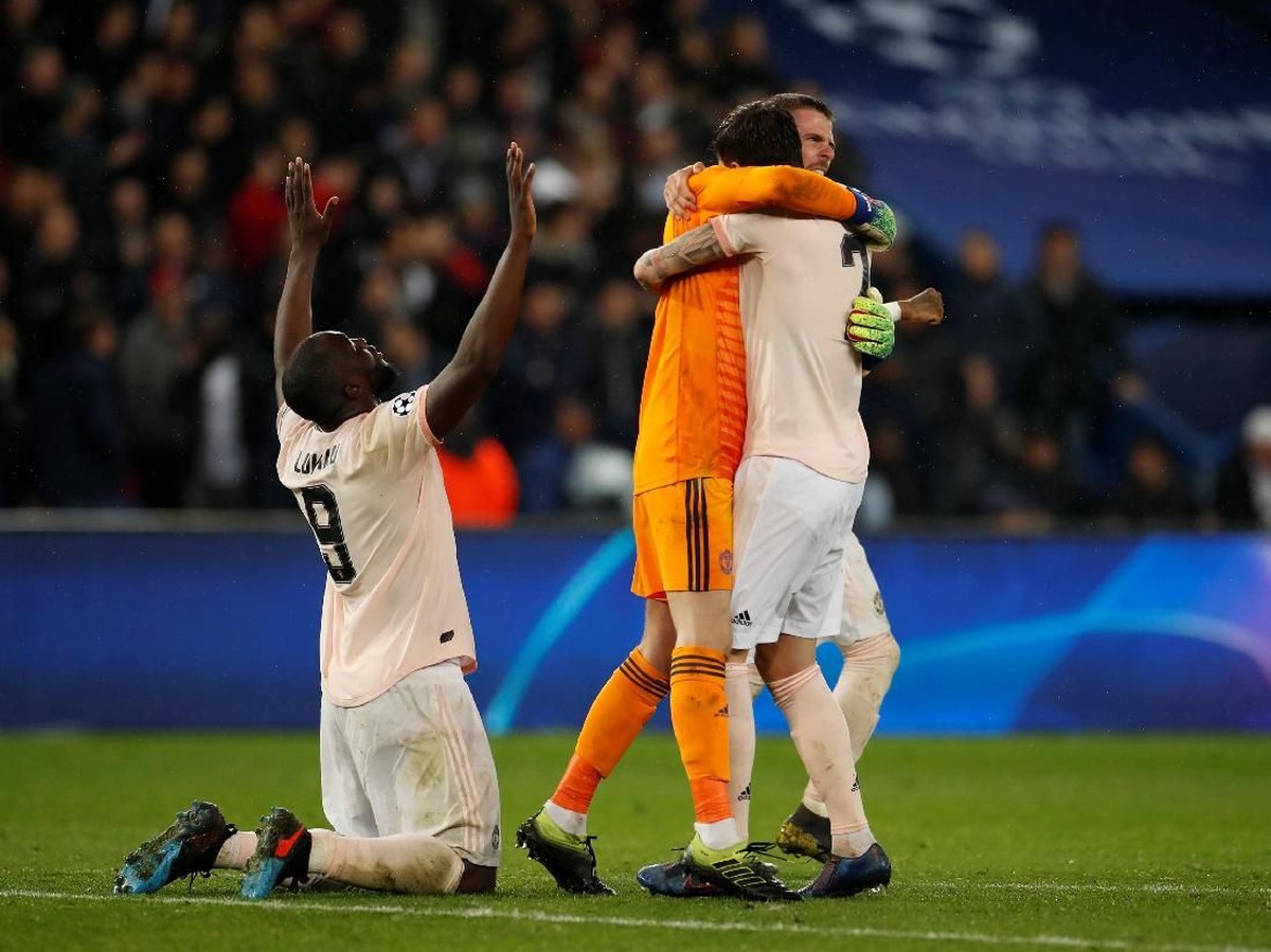 Pemain Manchester United merayakan kemenangan atas Paris Saint-Germain. Foto: Christian Hartmann/Reuters)