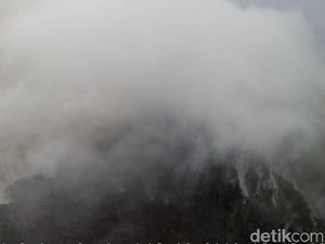Merapi Luncurkan Awan Panas Lagi, Jarak Luncur 1,2 Km