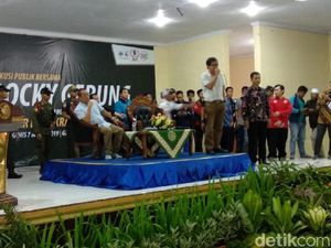 Tak Ada Penghadangan, Rocky Gerung Tetap Isi Kuliah Umum di Jember Tak Ada Penghadangan, Rocky Gerung Tetap Isi Kuliah Umum di Jember