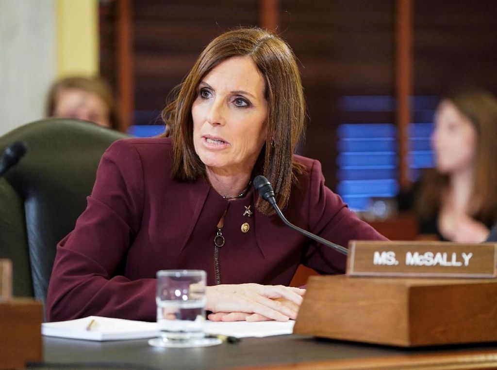 Senator Arizona Akui Diperkosa Saat Masih Aktif di Militer AS Senator Arizona Akui Diperkosa Saat Masih Aktif di Militer AS
