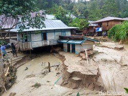 Diterjang Banjir, Puluhan Rumah di Mamasa Sulbar Rusak Parah