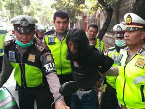 Gelisah Saat Dirazia Polantas, Pemotor Ini Ketahuan Bawa Ganja