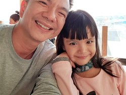 Dapat Buah Naga Kuning Dari Presiden, Shakira : Ini Buah Naga Bule!