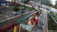 Melihat Keseruan Anak-anak Bermain di RPTRA Pulau Pramuka