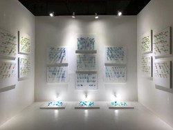 Patricia Untario Gambarkan Air Terjun Memadukan Kaca dan Cahaya Lampu