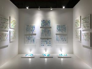 Patricia Untario Gambarkan Air Terjun Memadukan Kaca dan Cahaya Lampu Patricia Untario Gambarkan Air Terjun Memadukan Kaca dan Cahaya Lampu