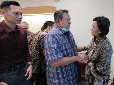 Momen Sri Mulyani dan Menkeu Era SBY Jenguk Bu Ani