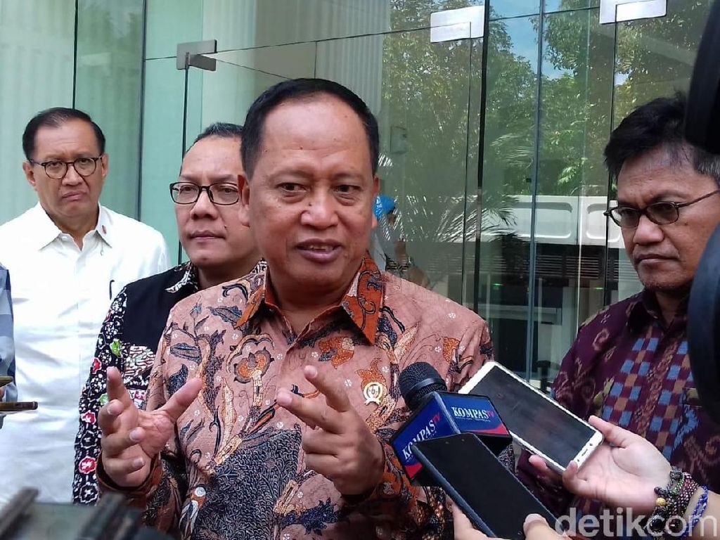 Menristek: Demo Tak Dilarang, Tapi Kampus Harus Ajak Mahasiswa Dialog Menristek: Demo Tak Dilarang, Tapi Kampus Harus Ajak Mahasiswa Dialog